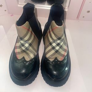 Kids Burberry boots used
